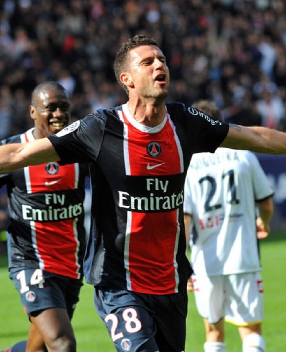 Paris Saint-Germain 2011-12 Home jersey (L)