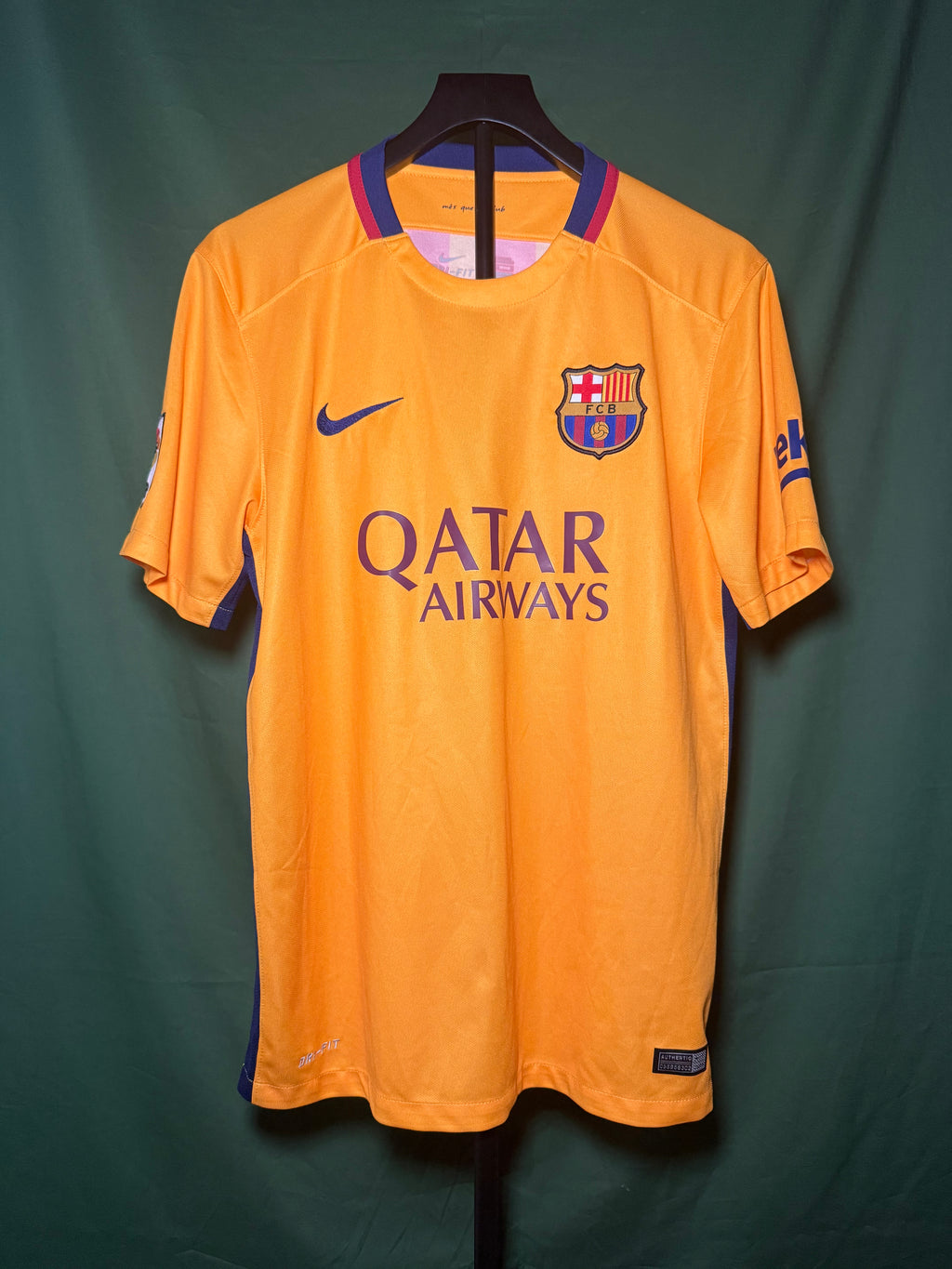 FC Barcelona 2015-16 Pique #3 Away jersey (M)