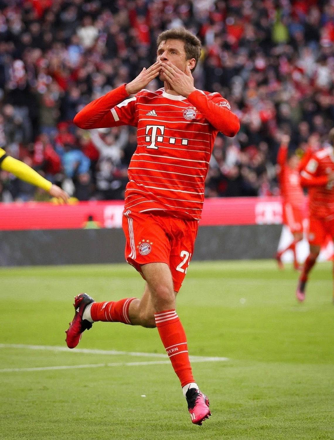 Bayern Munich 2022-23 Home jersey (L) BNWT