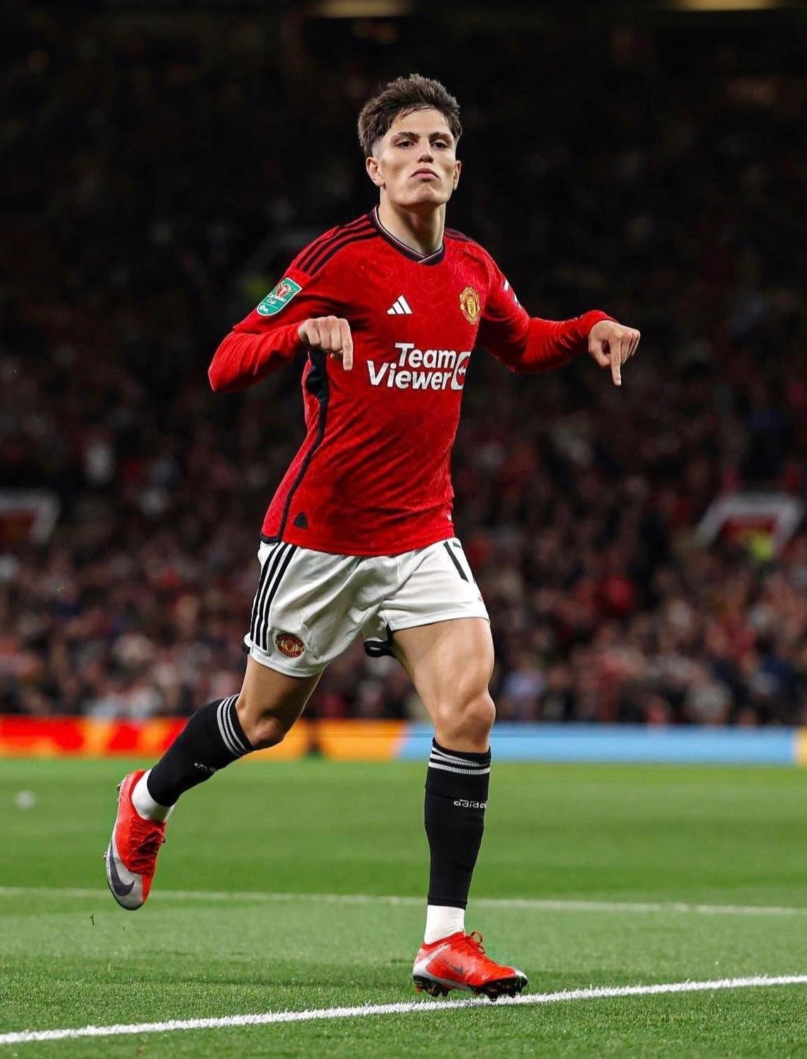 Manchester United 2023-24 Home jersey (L) BNWT